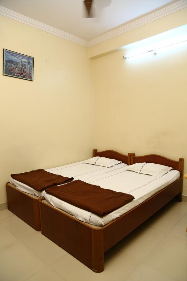Sri Sai Krishna Deluxe Lodge Hyderabad Exterior foto